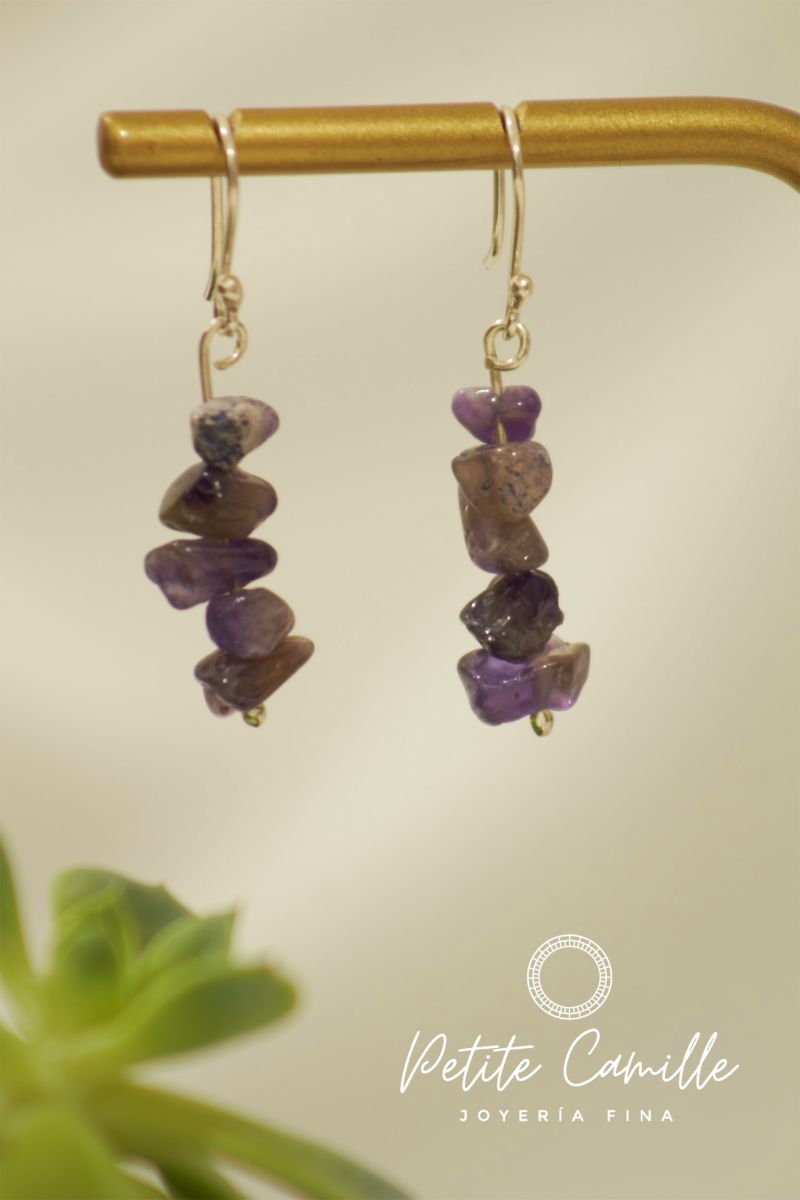 Imagen de los aretes piedrita morada