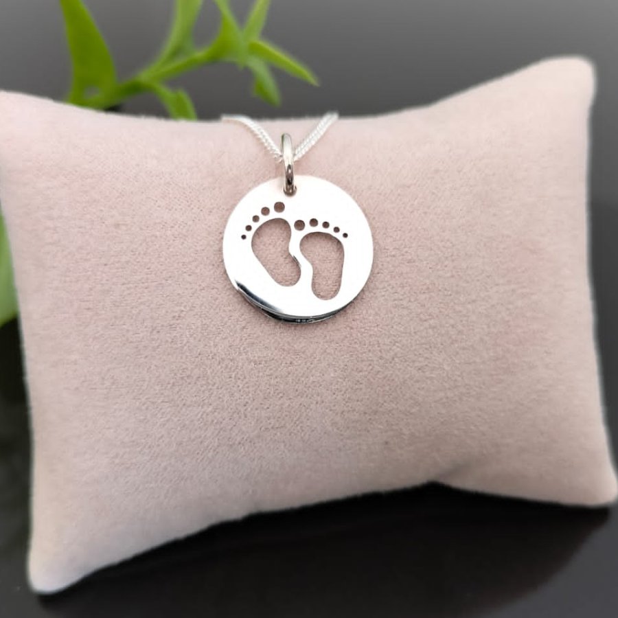 Imagen del collar piecitos